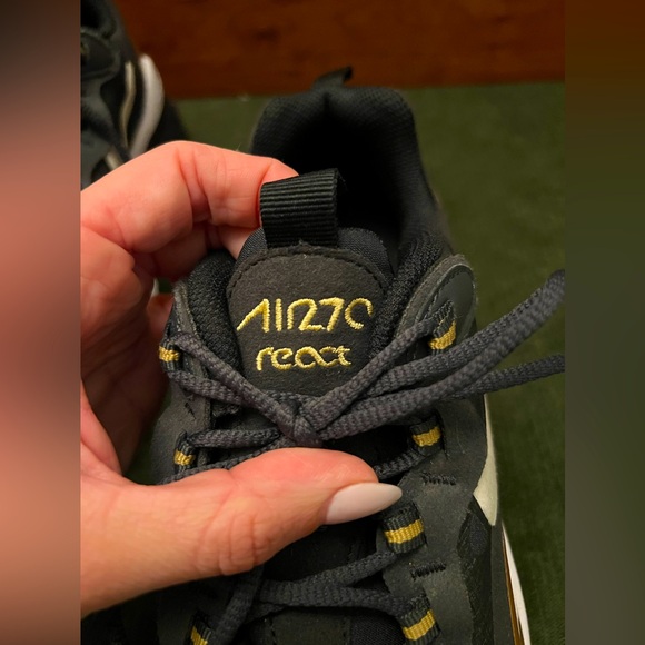 Nike Air Max 270 React - Picture 2 of 8
